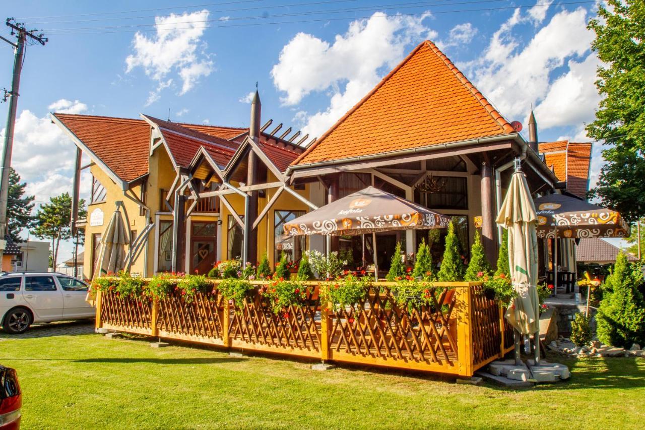 Penzion Tuecsoek Šamorín Esterno foto