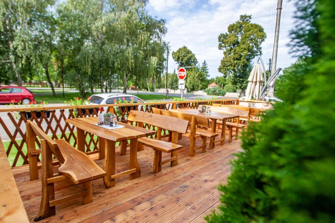 Penzion Tuecsoek Šamorín Esterno foto